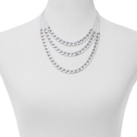 Jewelry - Silvertone layers statement  link necklace